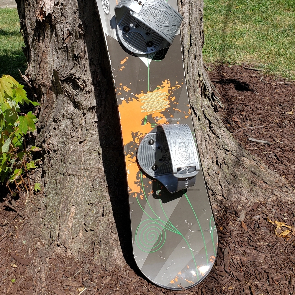 Snowboard - Picture 2 of 6
